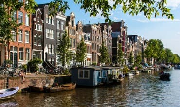 Holiday apartment rentals permitted in Amsterdam