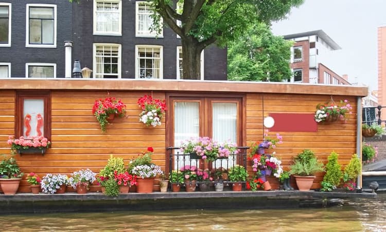 [Video] Building your dream (floating) home studio the Dutch way 