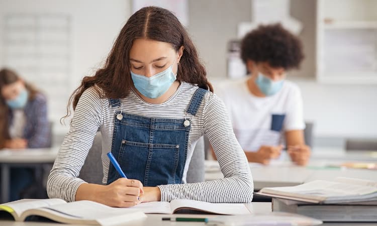 Epidemiologist calls for more coronavirus measures in schools