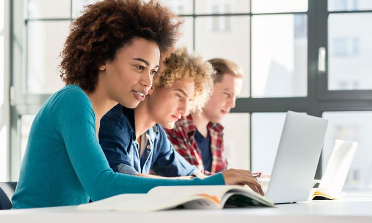 LoonZorg: Insurance policies for international students