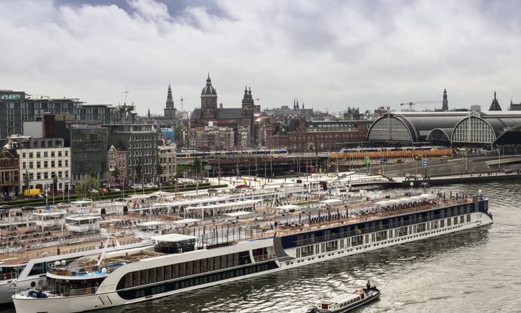 Amsterdam to cut river cruises as part of crackdown on overtourism