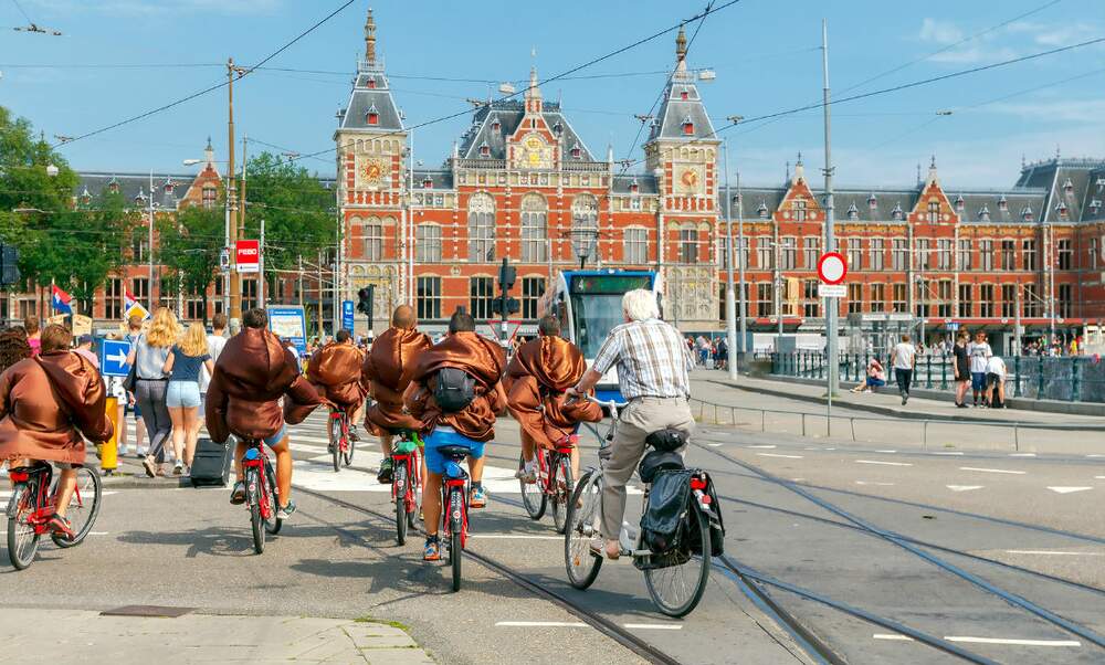 Holandija - Page 2 Cycling-netherlands-dutch-city