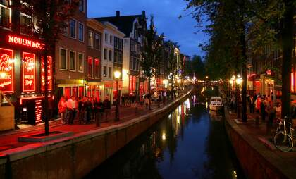 Filthy Amsterdam Red Light District to get cleaning breaks 