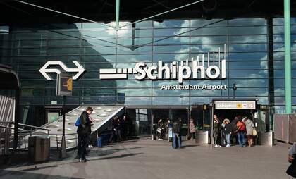 Schiphol overcrowded and airlines cancel flights to holiday destinations