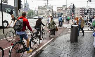 [Video] Top tips for navigating Dutch roads and surviving the bicycles