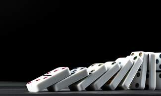 [Video] Dutchie breaks world record for toppling mini dominoes