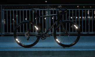 Cycle at night with 360 degrees visibility with the FLECTR 360 OMNI