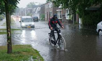 Code yellow storm warning for the Netherlands, flooding in Friesland