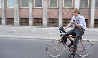 Dutch government finds bikes and texts a dangerous mix
