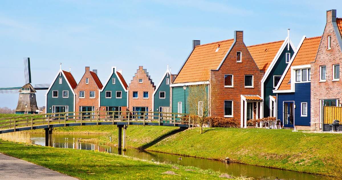 Zero energy buildings at zero cost - a radical Dutch approach