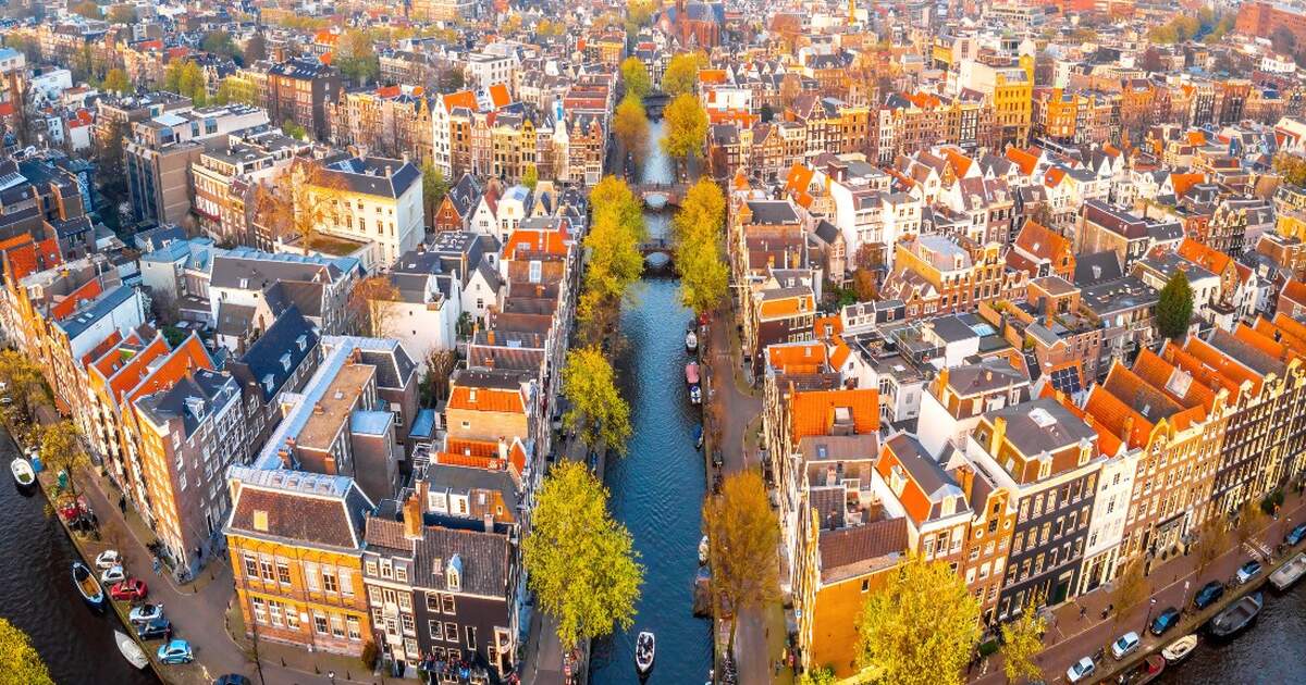 In Nederland is een recordaantal van 195.000 woningen met een waarde van meer dan 1 miljoen euro verkocht.