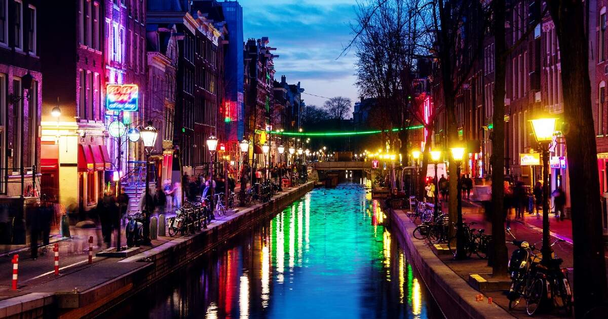 Tours Of The Red Light District Banned In Amsterdam From April 