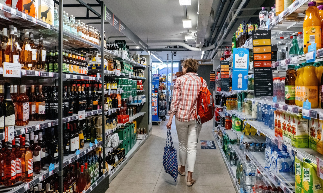 woman shopping in a supermarket in the netherlands